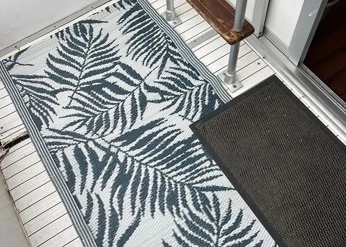 Unusual Night On A Small Yacht * Le Havre