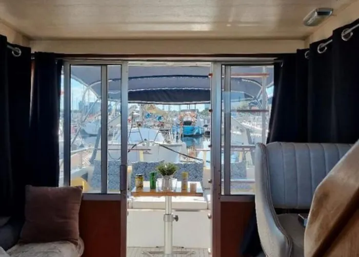 船上ホテル Unusual Night On A Small Yacht ル・アーヴル